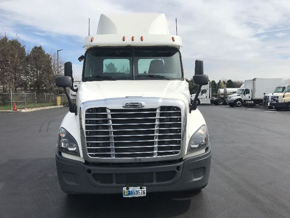 Day Cab Tractor-Heavy Duty Tractors-Freightliner-2018-Cascadia 12564ST-Lancaster-PA-505,234\n\t\tmiles-$ 34,250 - Image 2