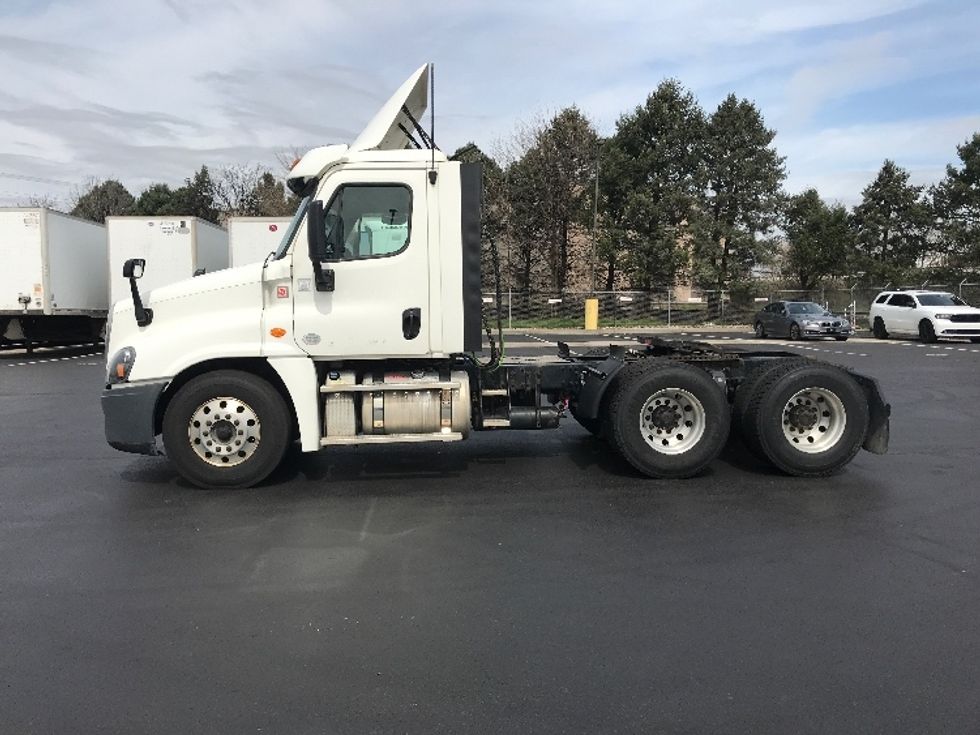 Day Cab Tractor-Heavy Duty Tractors-Freightliner-2018-Cascadia 12564ST-Lancaster-PA-505,234\n\t\tmiles-$ 34,250 - Image 4