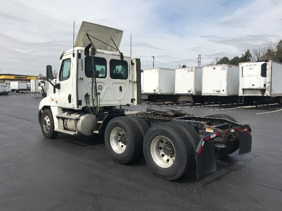 Day Cab Tractor-Heavy Duty Tractors-Freightliner-2018-Cascadia 12564ST-Lancaster-PA-505,234\n\t\tmiles-$ 34,250 - Image 5
