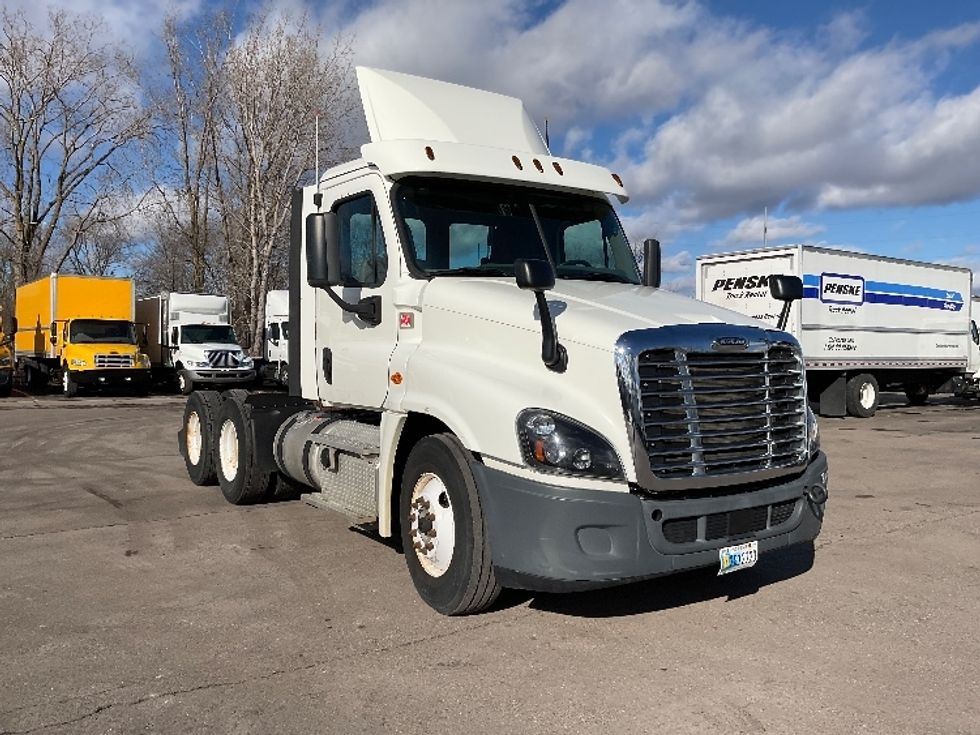 Day Cab Tractor-Heavy Duty Tractors-Freightliner-2018-Cascadia 12564ST-Lansing-MI-195,104\n\t\tmiles-$ 44,250 - Image 1