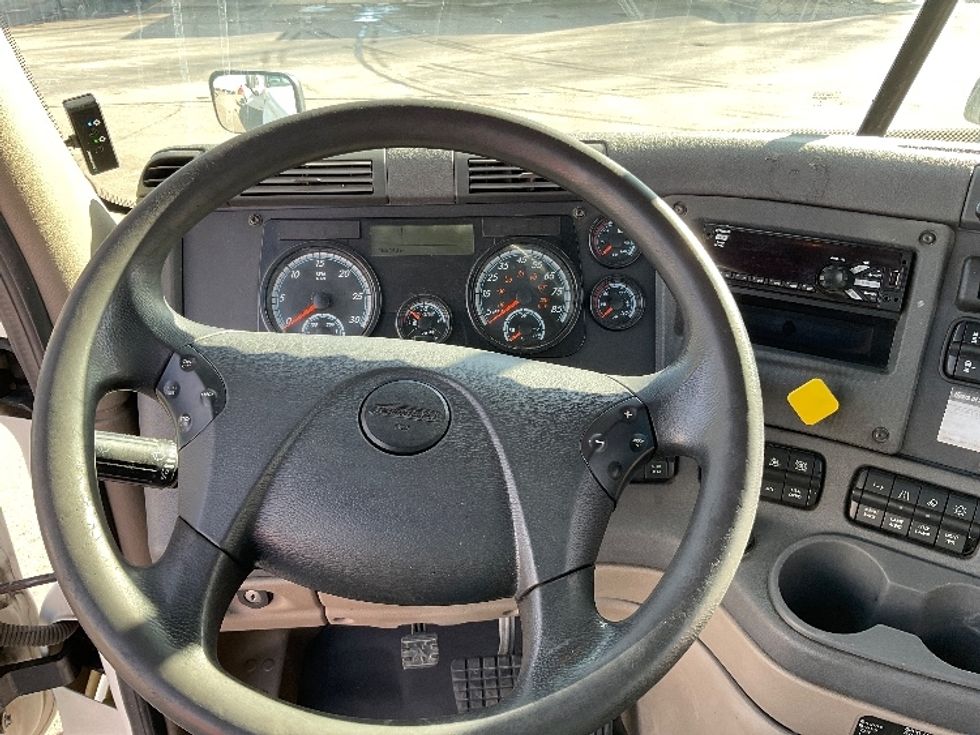 Day Cab Tractor-Heavy Duty Tractors-Freightliner-2018-Cascadia 12564ST-Lansing-MI-195,104\n\t\tmiles-$ 44,250 - Image 11
