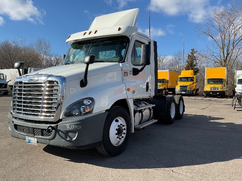 Day Cab Tractor-Heavy Duty Tractors-Freightliner-2018-Cascadia 12564ST-Lansing-MI-195,104\n\t\tmiles-$ 44,250 - Image 3