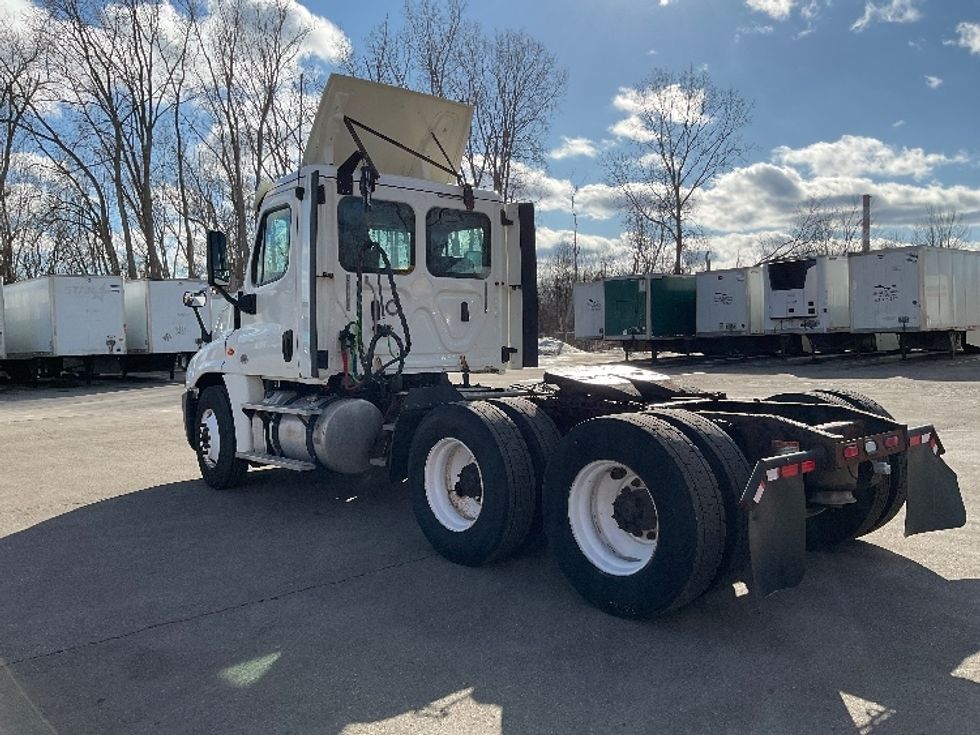 Day Cab Tractor-Heavy Duty Tractors-Freightliner-2018-Cascadia 12564ST-Lansing-MI-195,104\n\t\tmiles-$ 44,250 - Image 5