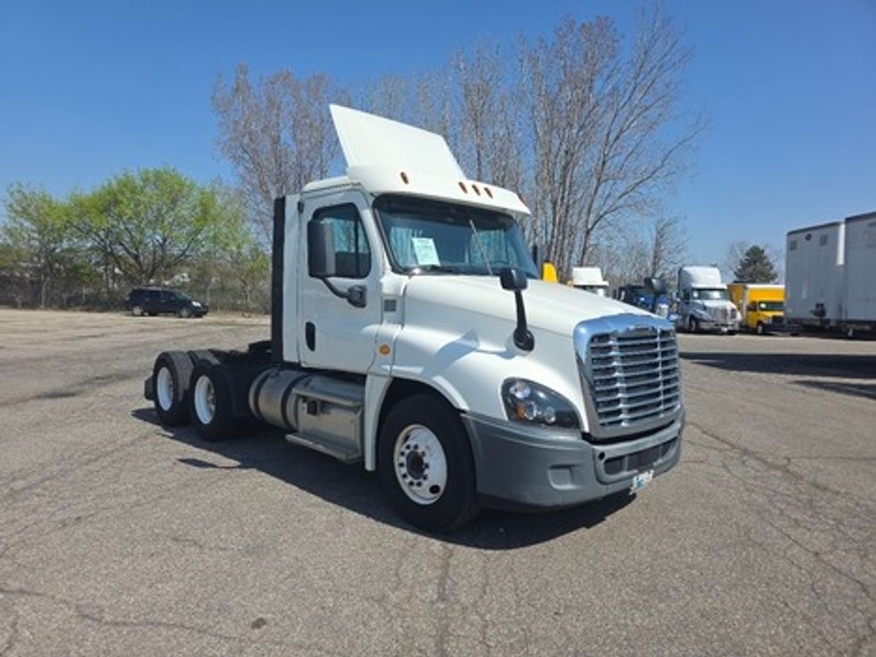 Day Cab Tractor-Heavy Duty Tractors-Freightliner-2018-Cascadia 12564ST-Lansing-MI-249,822\n\t\tmiles-$ 38,000 - Image 1