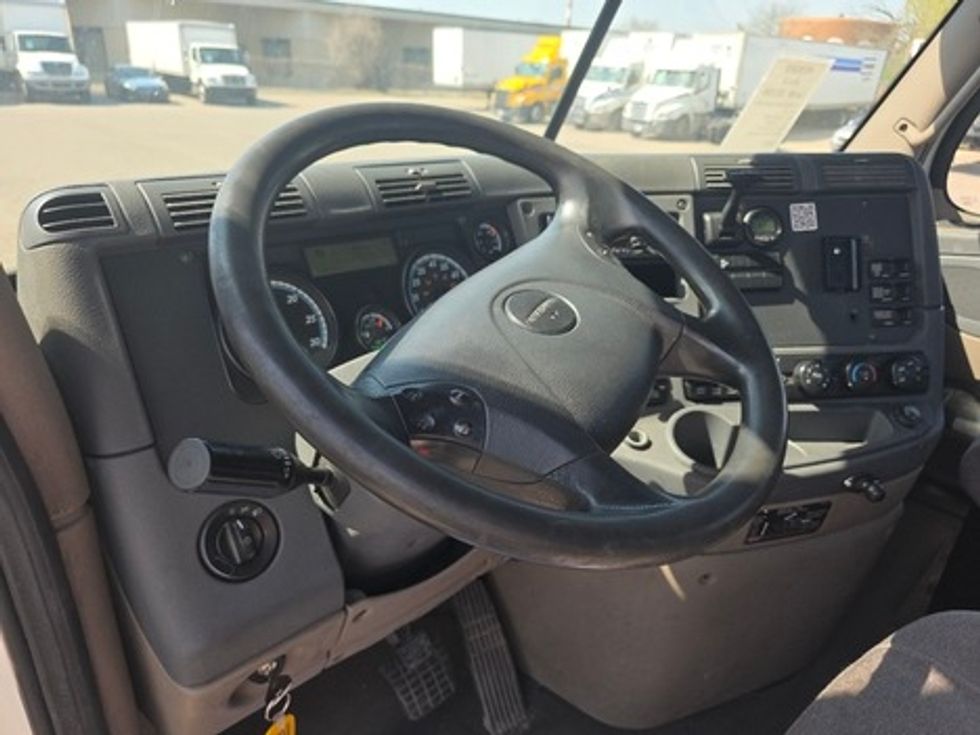 Day Cab Tractor-Heavy Duty Tractors-Freightliner-2018-Cascadia 12564ST-Lansing-MI-249,822\n\t\tmiles-$ 38,000 - Image 10