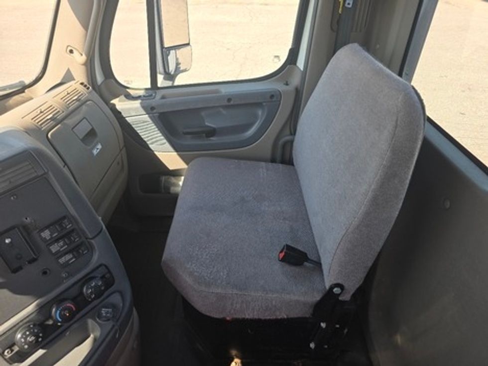 Day Cab Tractor-Heavy Duty Tractors-Freightliner-2018-Cascadia 12564ST-Lansing-MI-249,822\n\t\tmiles-$ 38,000 - Image 12