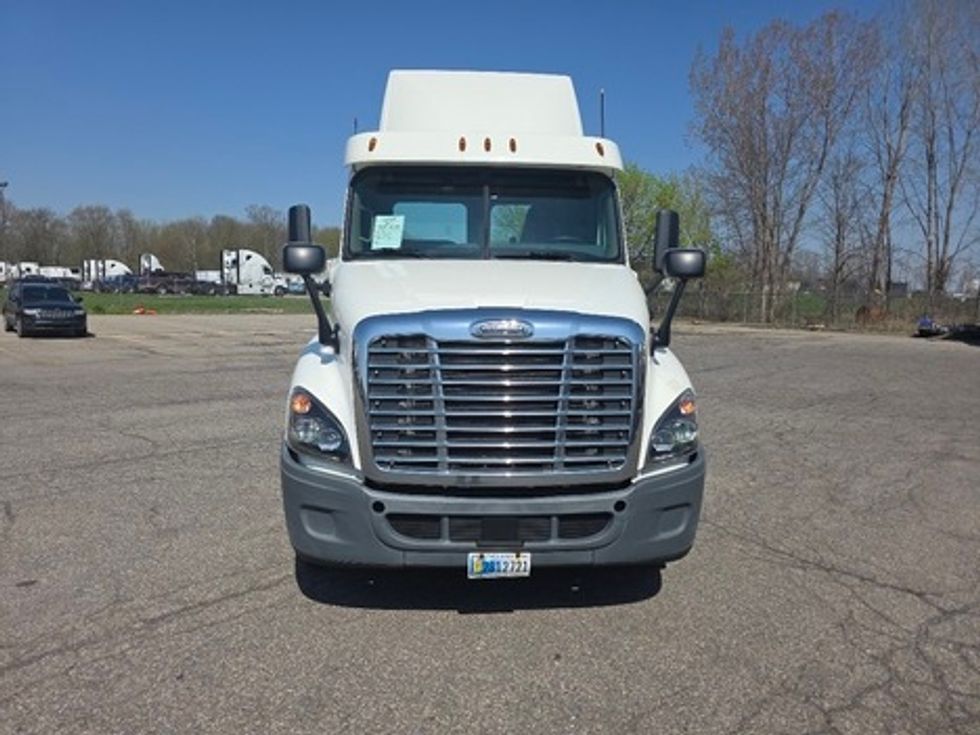 Day Cab Tractor-Heavy Duty Tractors-Freightliner-2018-Cascadia 12564ST-Lansing-MI-249,822\n\t\tmiles-$ 38,000 - Image 2