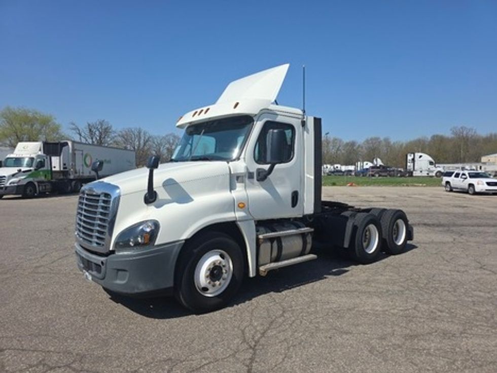Day Cab Tractor-Heavy Duty Tractors-Freightliner-2018-Cascadia 12564ST-Lansing-MI-249,822\n\t\tmiles-$ 38,000 - Image 3