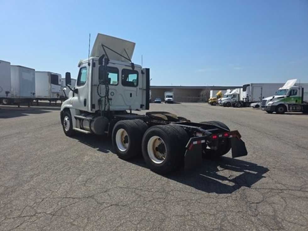 Day Cab Tractor-Heavy Duty Tractors-Freightliner-2018-Cascadia 12564ST-Lansing-MI-249,822\n\t\tmiles-$ 38,000 - Image 5