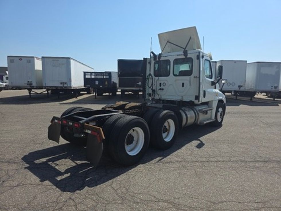 Day Cab Tractor-Heavy Duty Tractors-Freightliner-2018-Cascadia 12564ST-Lansing-MI-249,822\n\t\tmiles-$ 38,000 - Image 7