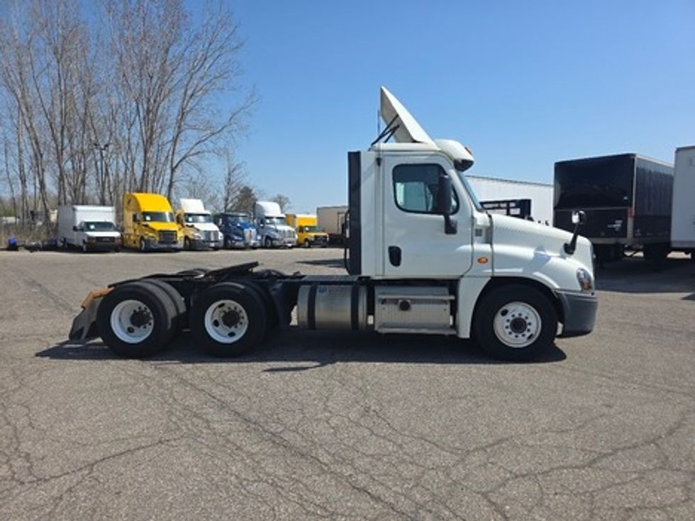 Day Cab Tractor-Heavy Duty Tractors-Freightliner-2018-Cascadia 12564ST-Lansing-MI-249,822\n\t\tmiles-$ 38,000 - Image 8