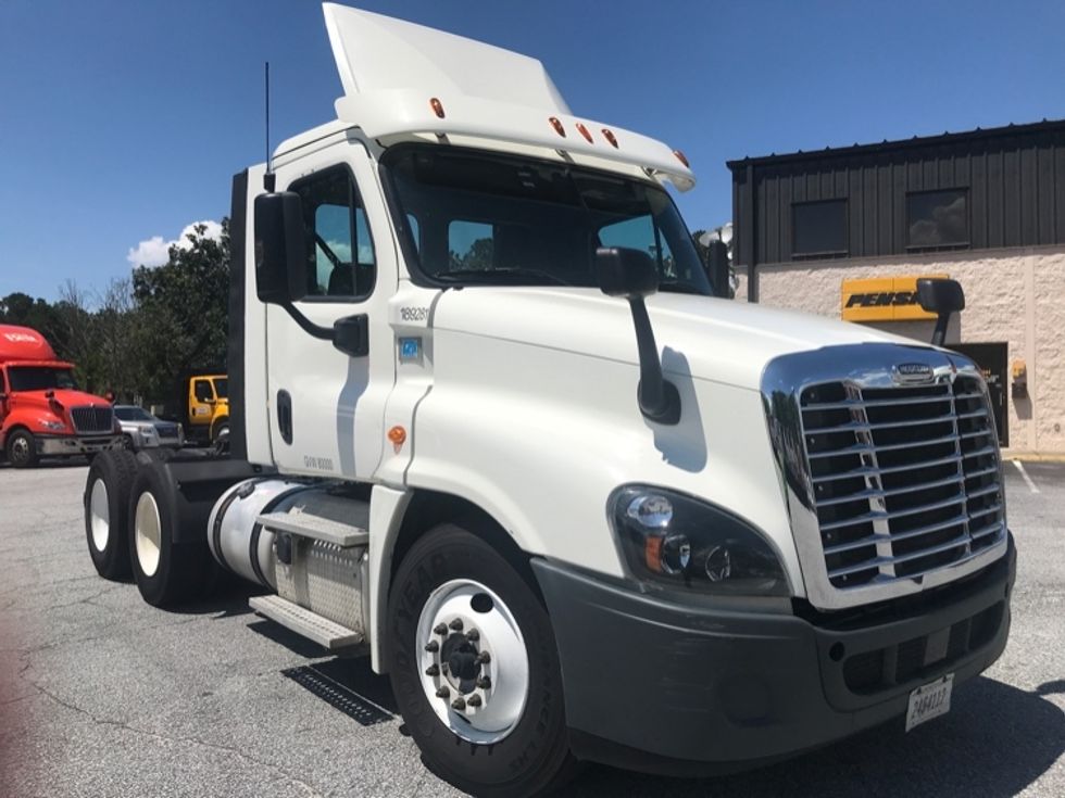 Day Cab Tractor-Heavy Duty Tractors-Freightliner-2018-Cascadia 12564ST-Lexington-SC-534,897\n\t\tmiles-$ 32,500 - Image 1