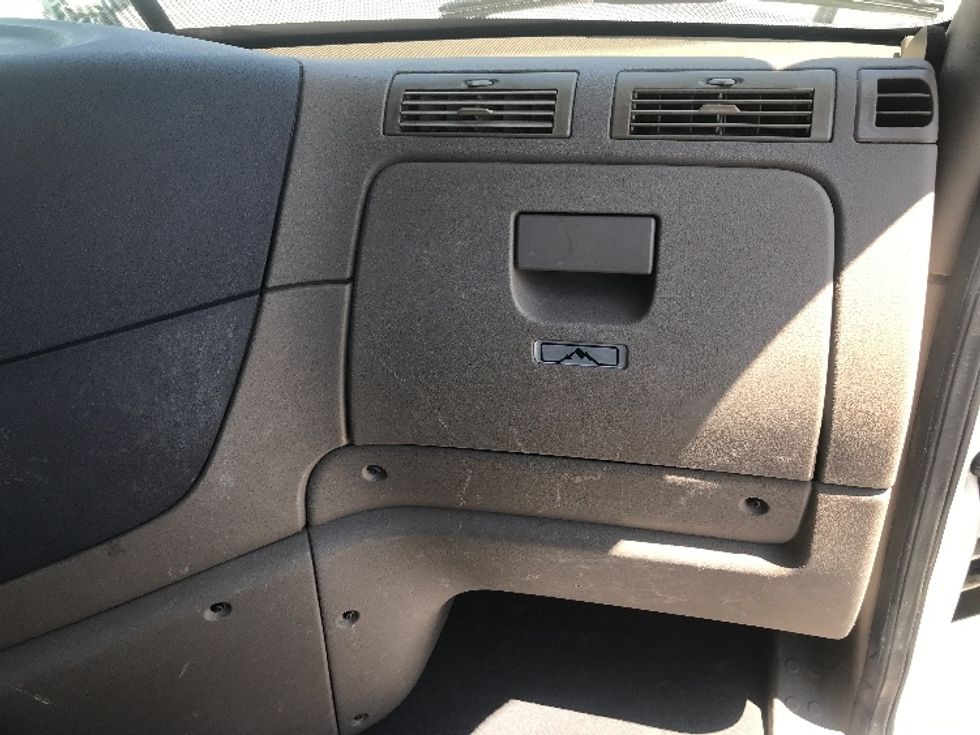 Day Cab Tractor-Heavy Duty Tractors-Freightliner-2018-Cascadia 12564ST-Lexington-SC-534,897\n\t\tmiles-$ 32,500 - Image 13