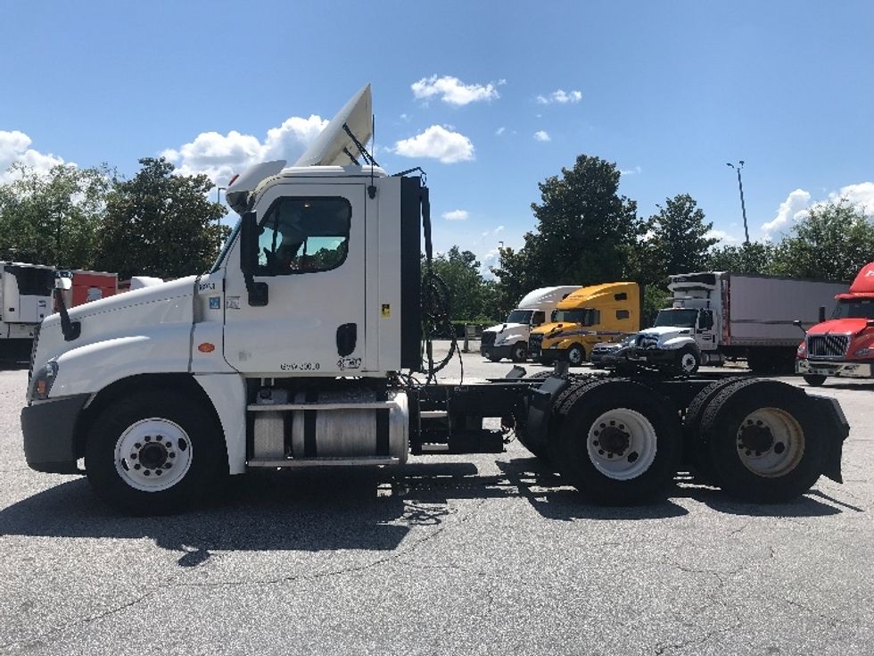 Day Cab Tractor-Heavy Duty Tractors-Freightliner-2018-Cascadia 12564ST-Lexington-SC-534,897\n\t\tmiles-$ 32,500 - Image 4