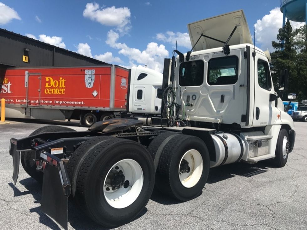 Day Cab Tractor-Heavy Duty Tractors-Freightliner-2018-Cascadia 12564ST-Lexington-SC-534,897\n\t\tmiles-$ 32,500 - Image 7