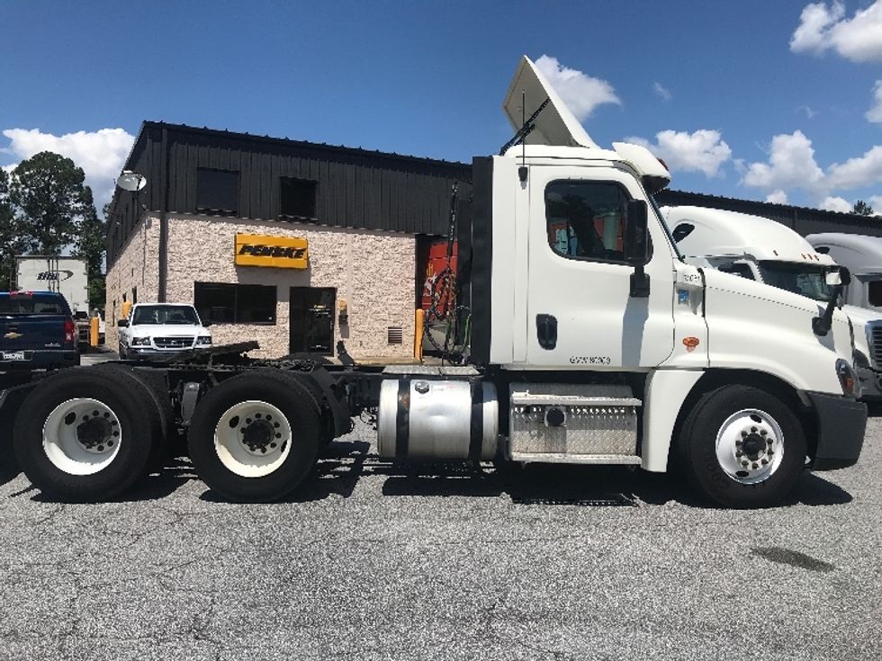 Day Cab Tractor-Heavy Duty Tractors-Freightliner-2018-Cascadia 12564ST-Lexington-SC-534,897\n\t\tmiles-$ 32,500 - Image 8