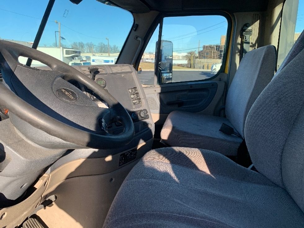 Day Cab Tractor-Heavy Duty Tractors-Freightliner-2018-Cascadia 12564ST-Linden-NJ-236,279\n\t\tmiles-$ 45,750 - Image 10