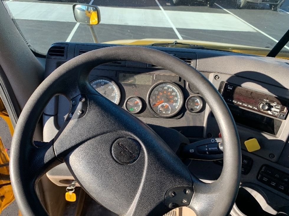 Day Cab Tractor-Heavy Duty Tractors-Freightliner-2018-Cascadia 12564ST-Linden-NJ-236,279\n\t\tmiles-$ 45,750 - Image 11