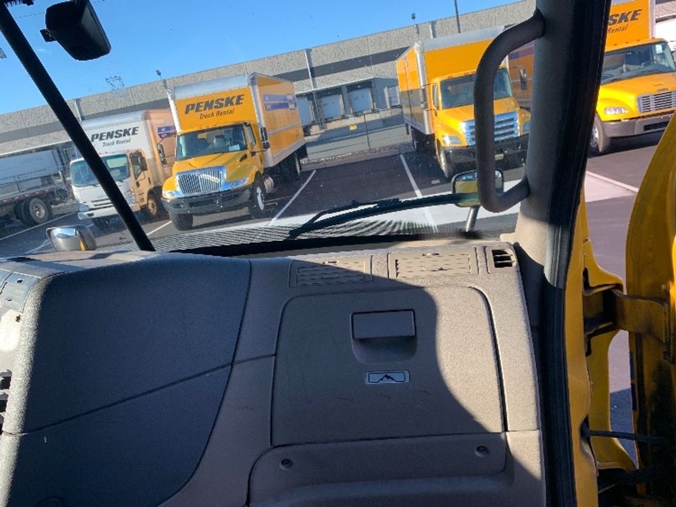 Day Cab Tractor-Heavy Duty Tractors-Freightliner-2018-Cascadia 12564ST-Linden-NJ-236,279\n\t\tmiles-$ 45,750 - Image 13