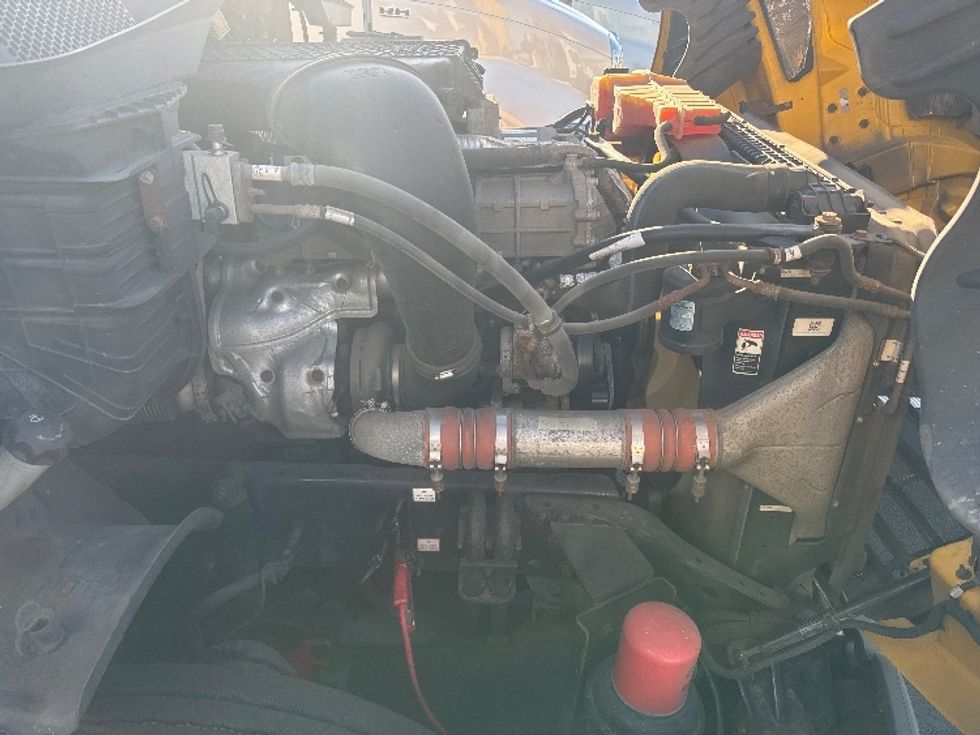 Day Cab Tractor-Heavy Duty Tractors-Freightliner-2018-Cascadia 12564ST-Linden-NJ-236,279\n\t\tmiles-$ 45,750 - Image 15