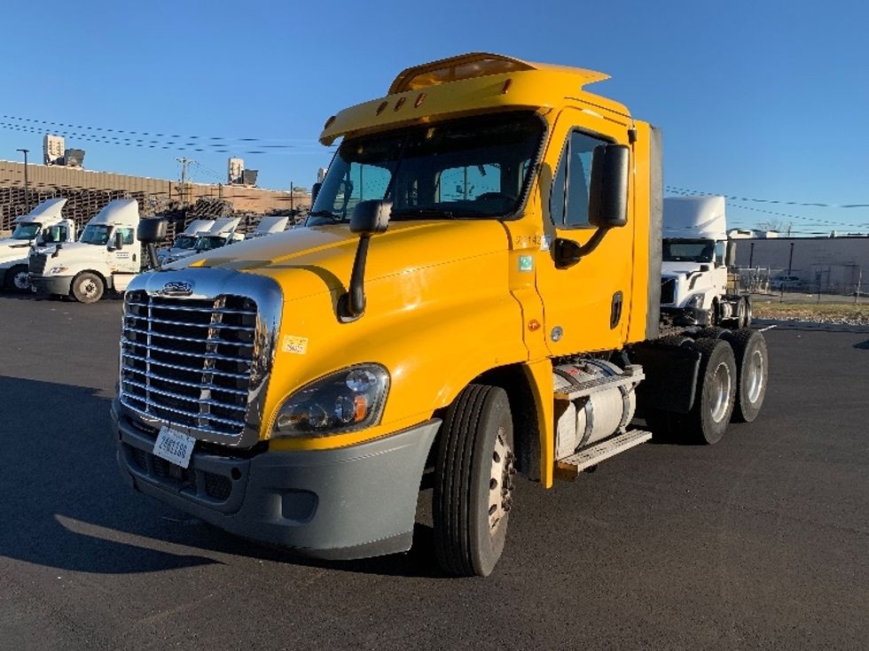 Day Cab Tractor-Heavy Duty Tractors-Freightliner-2018-Cascadia 12564ST-Linden-NJ-236,279\n\t\tmiles-$ 45,750 - Image 3