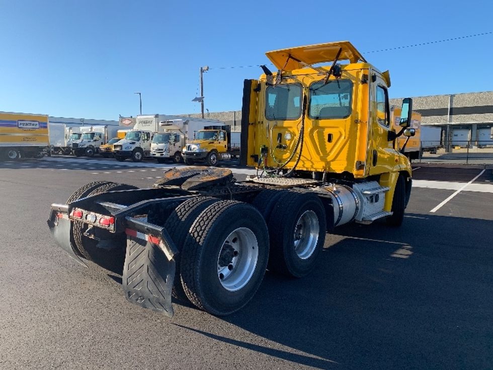 Day Cab Tractor-Heavy Duty Tractors-Freightliner-2018-Cascadia 12564ST-Linden-NJ-236,279\n\t\tmiles-$ 45,750 - Image 7