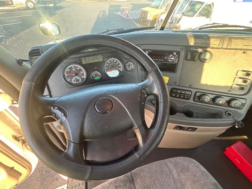 Day Cab Tractor-Heavy Duty Tractors-Freightliner-2018-Cascadia 12564ST-Linden-NJ-269,610\n\t\tmiles-$ 45,000 - Image 11