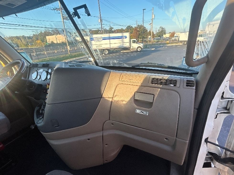 Day Cab Tractor-Heavy Duty Tractors-Freightliner-2018-Cascadia 12564ST-Linden-NJ-269,610\n\t\tmiles-$ 45,000 - Image 13