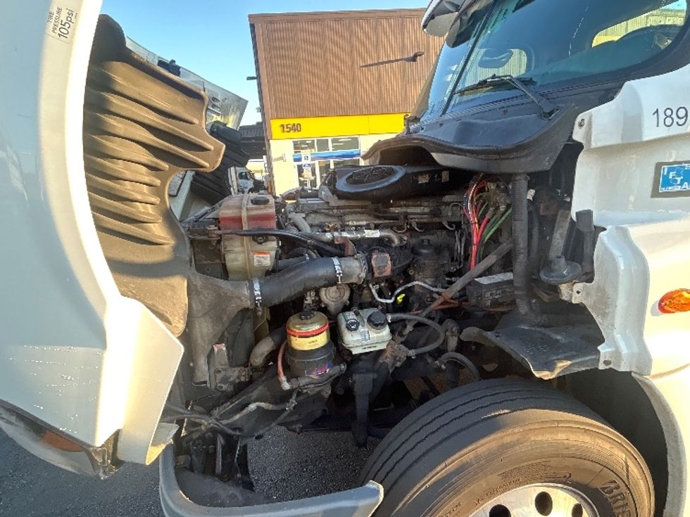 Day Cab Tractor-Heavy Duty Tractors-Freightliner-2018-Cascadia 12564ST-Linden-NJ-269,610\n\t\tmiles-$ 45,000 - Image 16