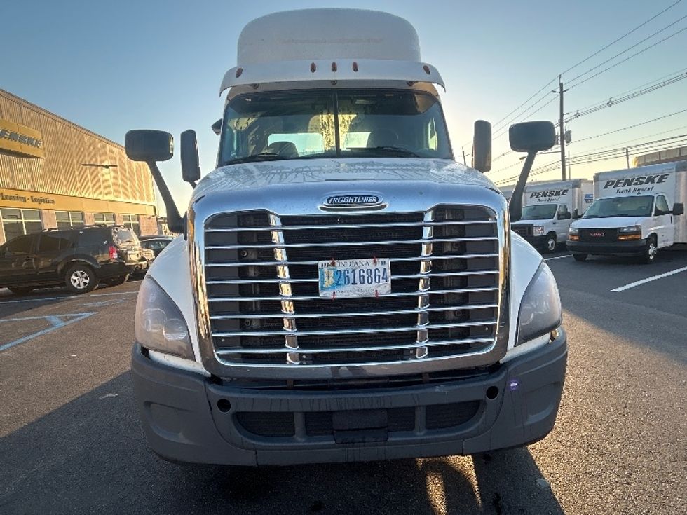 Day Cab Tractor-Heavy Duty Tractors-Freightliner-2018-Cascadia 12564ST-Linden-NJ-269,610\n\t\tmiles-$ 45,000 - Image 2
