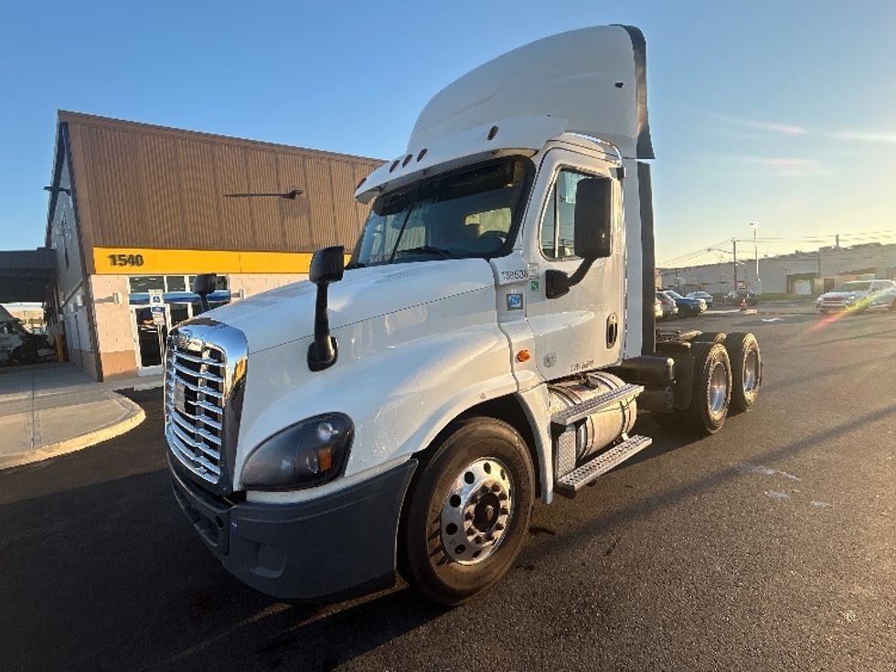 Day Cab Tractor-Heavy Duty Tractors-Freightliner-2018-Cascadia 12564ST-Linden-NJ-269,610\n\t\tmiles-$ 45,000 - Image 3