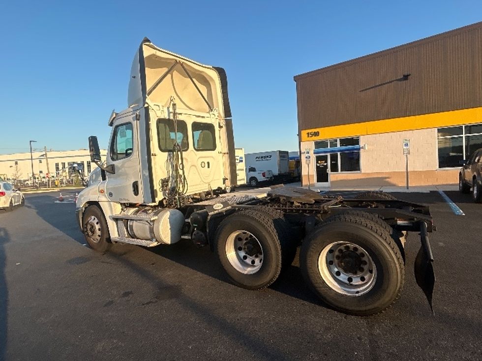 Day Cab Tractor-Heavy Duty Tractors-Freightliner-2018-Cascadia 12564ST-Linden-NJ-269,610\n\t\tmiles-$ 45,000 - Image 5