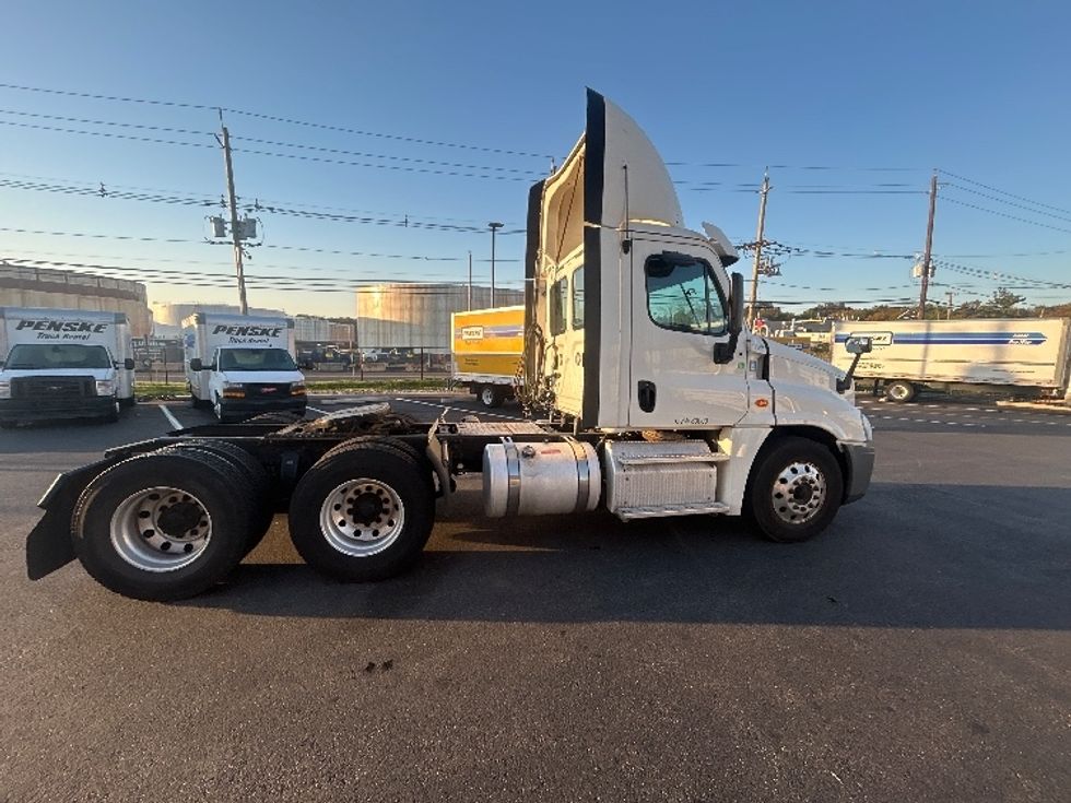 Day Cab Tractor-Heavy Duty Tractors-Freightliner-2018-Cascadia 12564ST-Linden-NJ-269,610\n\t\tmiles-$ 45,000 - Image 8
