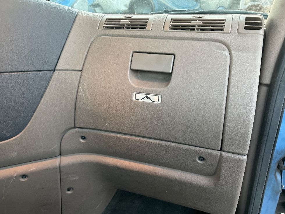 Day Cab Tractor-Heavy Duty Tractors-Freightliner-2018-Cascadia 12564ST-Linden-NJ-306,253\n\t\tmiles-$ 41,750 - Image 13