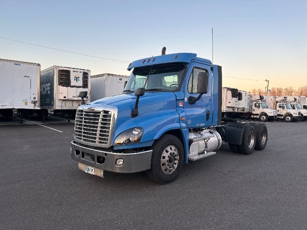Day Cab Tractor-Heavy Duty Tractors-Freightliner-2018-Cascadia 12564ST-Linden-NJ-306,253\n\t\tmiles-$ 41,750 - Image 3