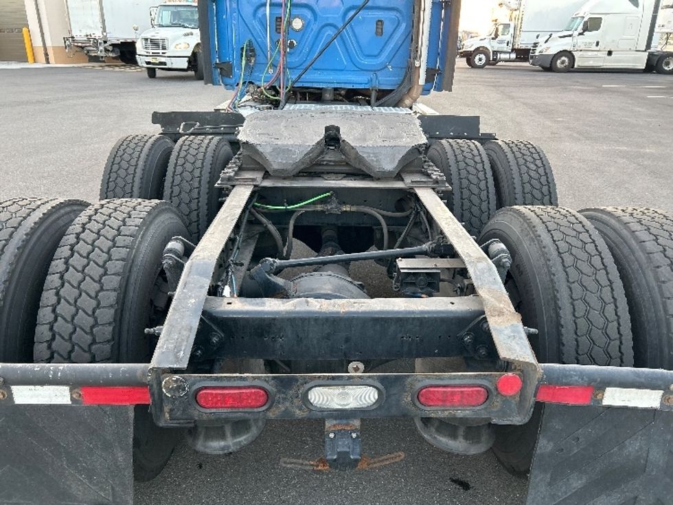 Day Cab Tractor-Heavy Duty Tractors-Freightliner-2018-Cascadia 12564ST-Linden-NJ-306,253\n\t\tmiles-$ 41,750 - Image 6