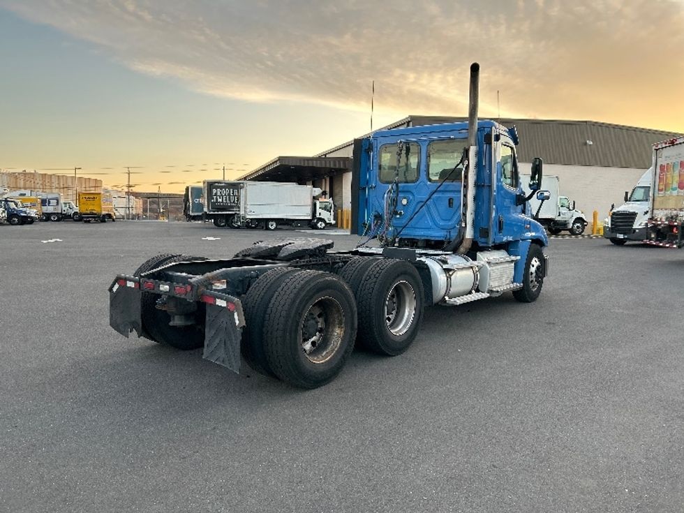 Day Cab Tractor-Heavy Duty Tractors-Freightliner-2018-Cascadia 12564ST-Linden-NJ-306,253\n\t\tmiles-$ 41,750 - Image 7