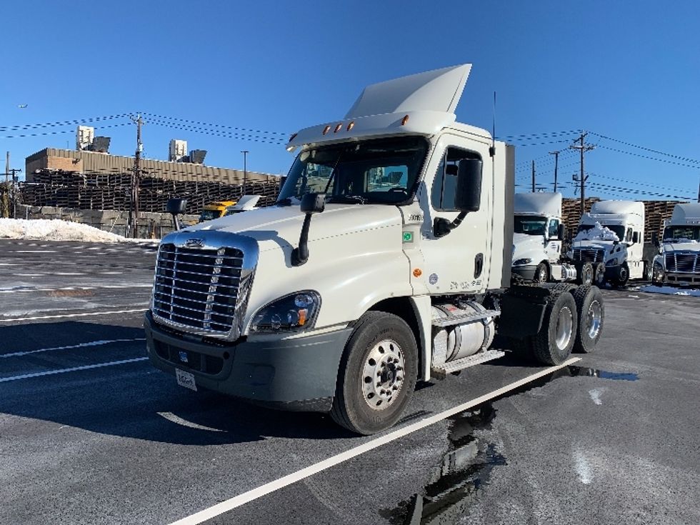 Day Cab Tractor-Heavy Duty Tractors-Freightliner-2018-Cascadia 12564ST-Linden-NJ-327,425\n\t\tmiles-$ 41,750 - Image 3