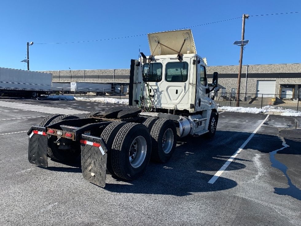 Day Cab Tractor-Heavy Duty Tractors-Freightliner-2018-Cascadia 12564ST-Linden-NJ-327,425\n\t\tmiles-$ 41,750 - Image 7