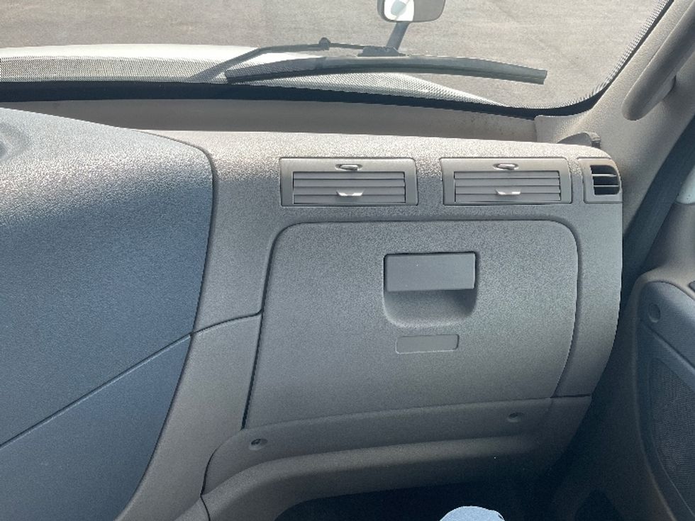 Day Cab Tractor-Heavy Duty Tractors-Freightliner-2018-Cascadia 12564ST-Linden-NJ-330,468\n\t\tmiles-$ 46,750 - Image 13