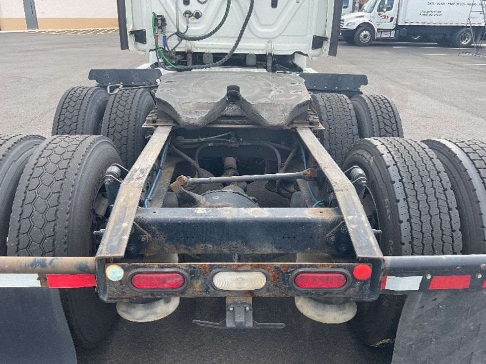 Day Cab Tractor-Heavy Duty Tractors-Freightliner-2018-Cascadia 12564ST-Linden-NJ-330,468\n\t\tmiles-$ 46,750 - Image 6