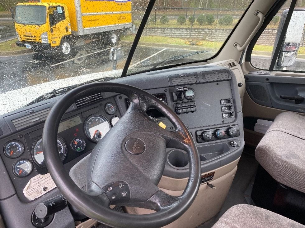 Day Cab Tractor-Heavy Duty Tractors-Freightliner-2018-Cascadia 12564ST-Lithia Springs-GA-345,348\n\t\tmiles-$ 44,000 - Image 10
