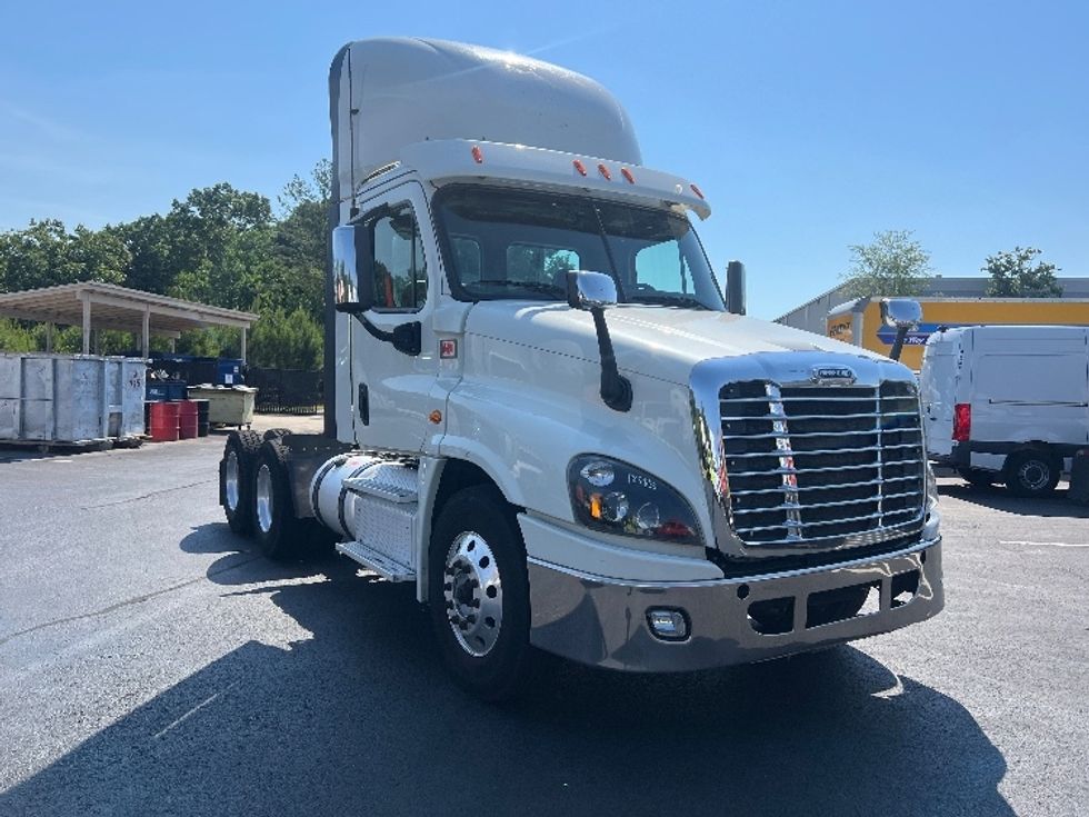 Day Cab Tractor-Heavy Duty Tractors-Freightliner-2018-Cascadia 12564ST-Lithia Springs-GA-401,150\n\t\tmiles-$ 32,500 - Image 1