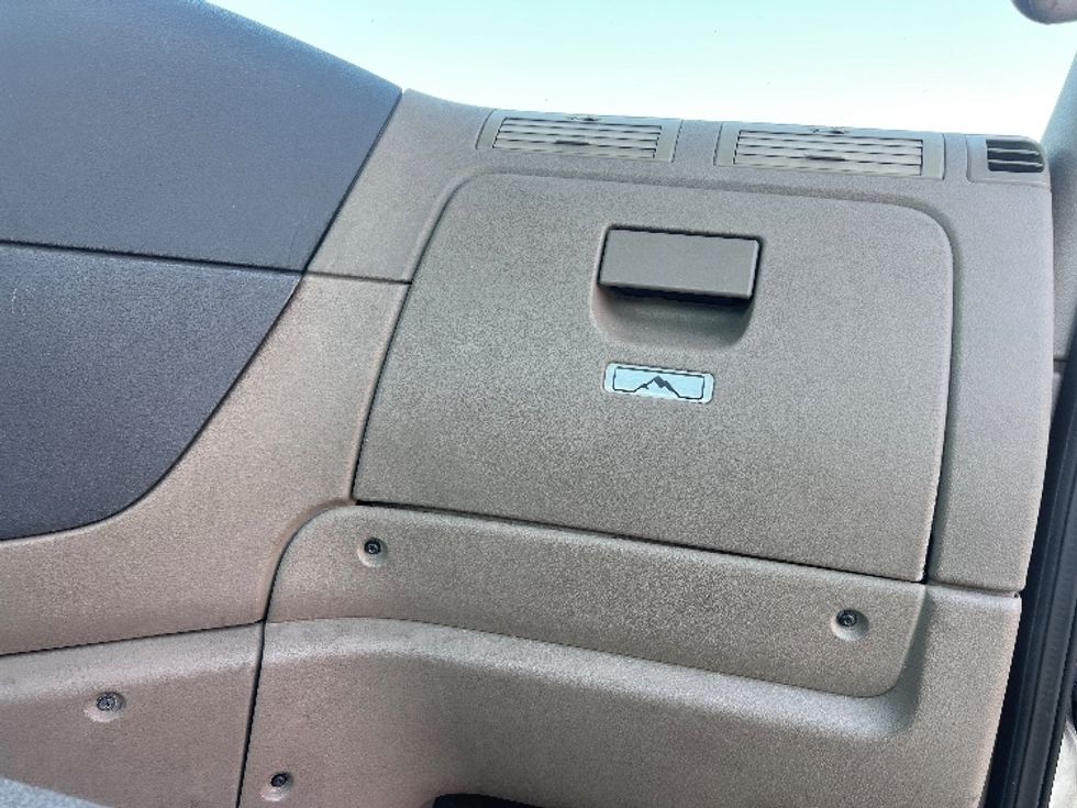 Day Cab Tractor-Heavy Duty Tractors-Freightliner-2018-Cascadia 12564ST-Lithia Springs-GA-401,150\n\t\tmiles-$ 32,500 - Image 13