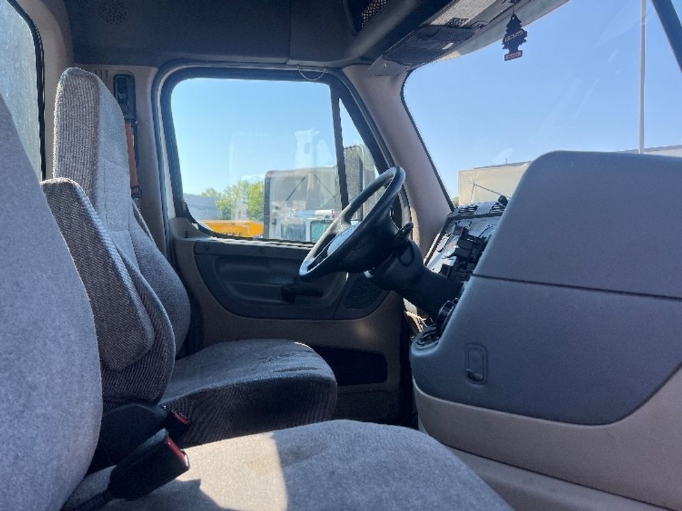 Day Cab Tractor-Heavy Duty Tractors-Freightliner-2018-Cascadia 12564ST-Lithia Springs-GA-401,150\n\t\tmiles-$ 32,500 - Image 14