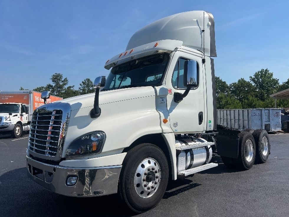 Day Cab Tractor-Heavy Duty Tractors-Freightliner-2018-Cascadia 12564ST-Lithia Springs-GA-401,150\n\t\tmiles-$ 32,500 - Image 3