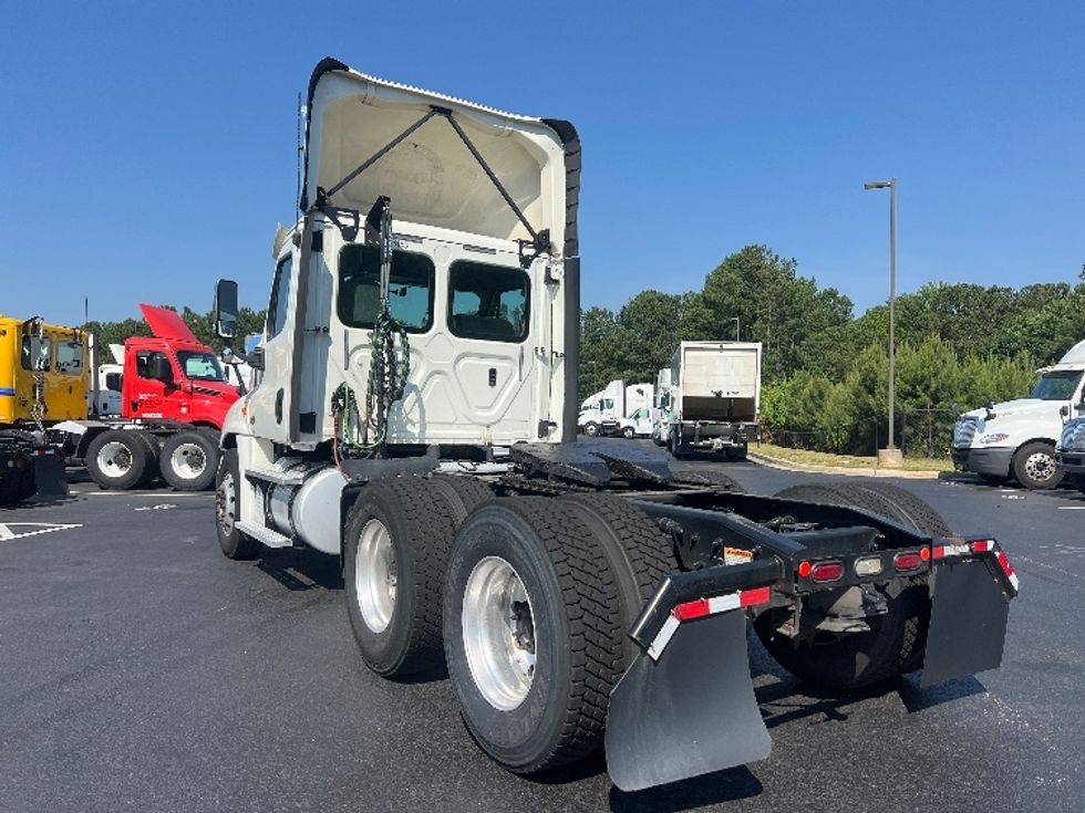 Day Cab Tractor-Heavy Duty Tractors-Freightliner-2018-Cascadia 12564ST-Lithia Springs-GA-401,150\n\t\tmiles-$ 32,500 - Image 5
