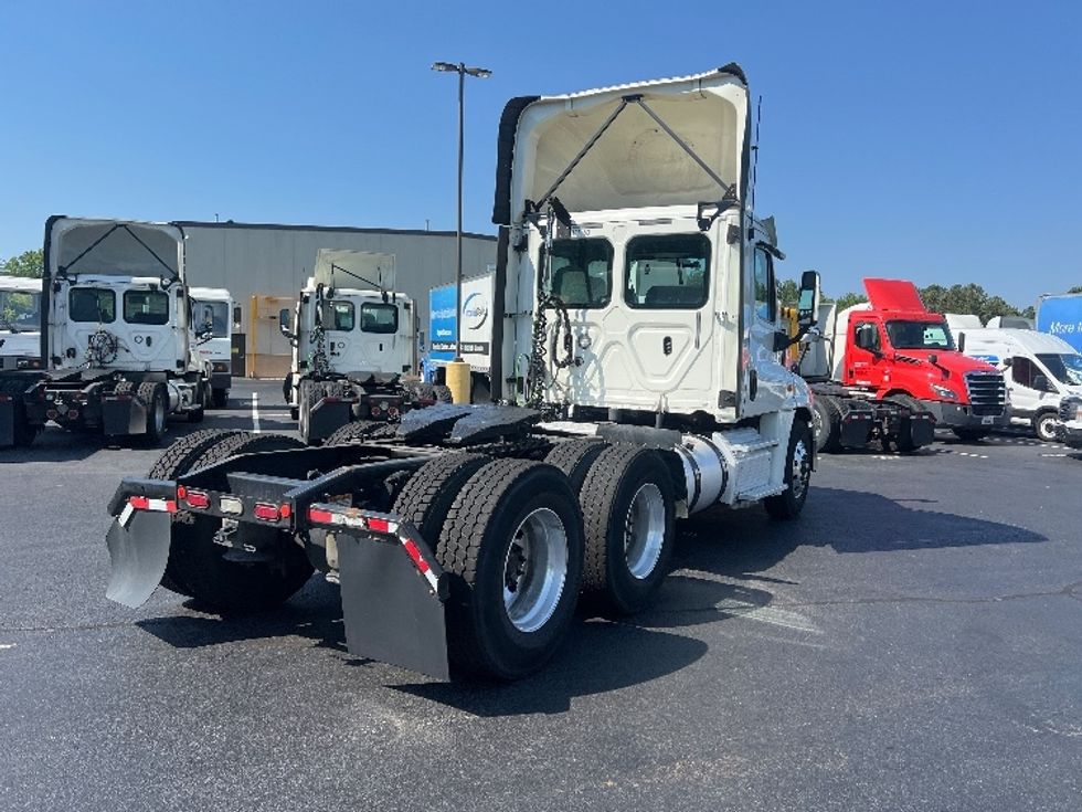Day Cab Tractor-Heavy Duty Tractors-Freightliner-2018-Cascadia 12564ST-Lithia Springs-GA-401,150\n\t\tmiles-$ 32,500 - Image 7