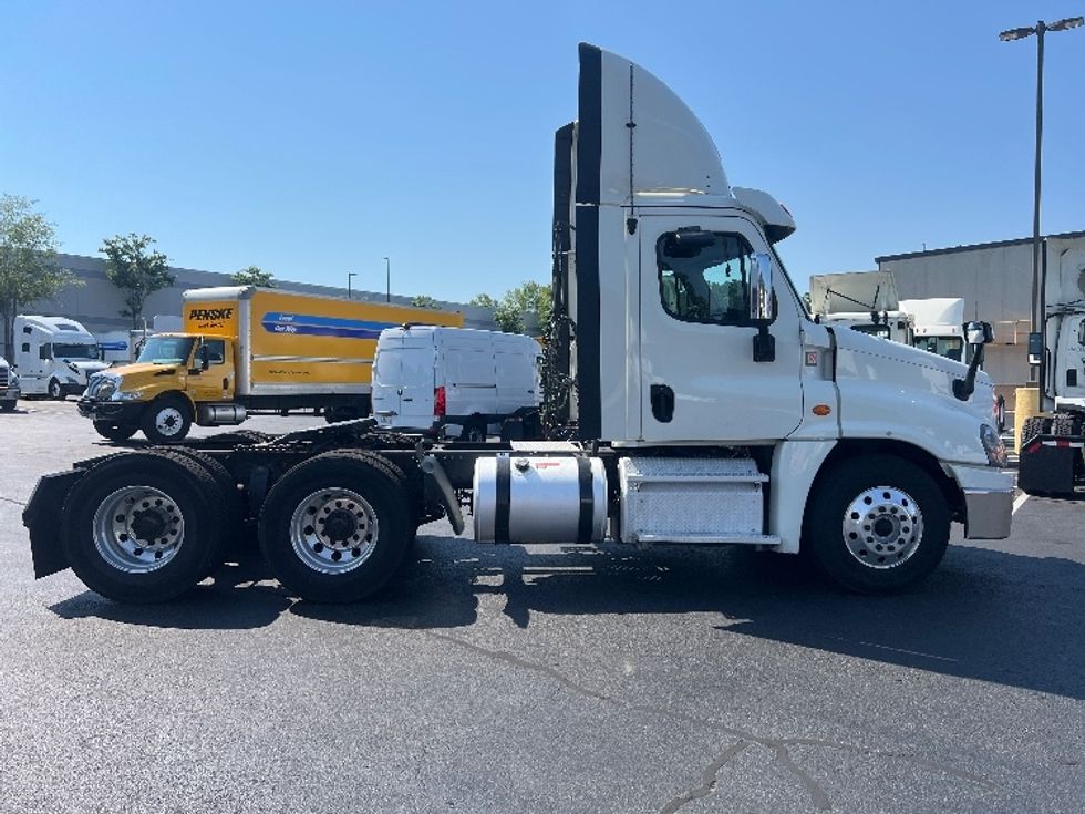 Day Cab Tractor-Heavy Duty Tractors-Freightliner-2018-Cascadia 12564ST-Lithia Springs-GA-401,150\n\t\tmiles-$ 32,500 - Image 8