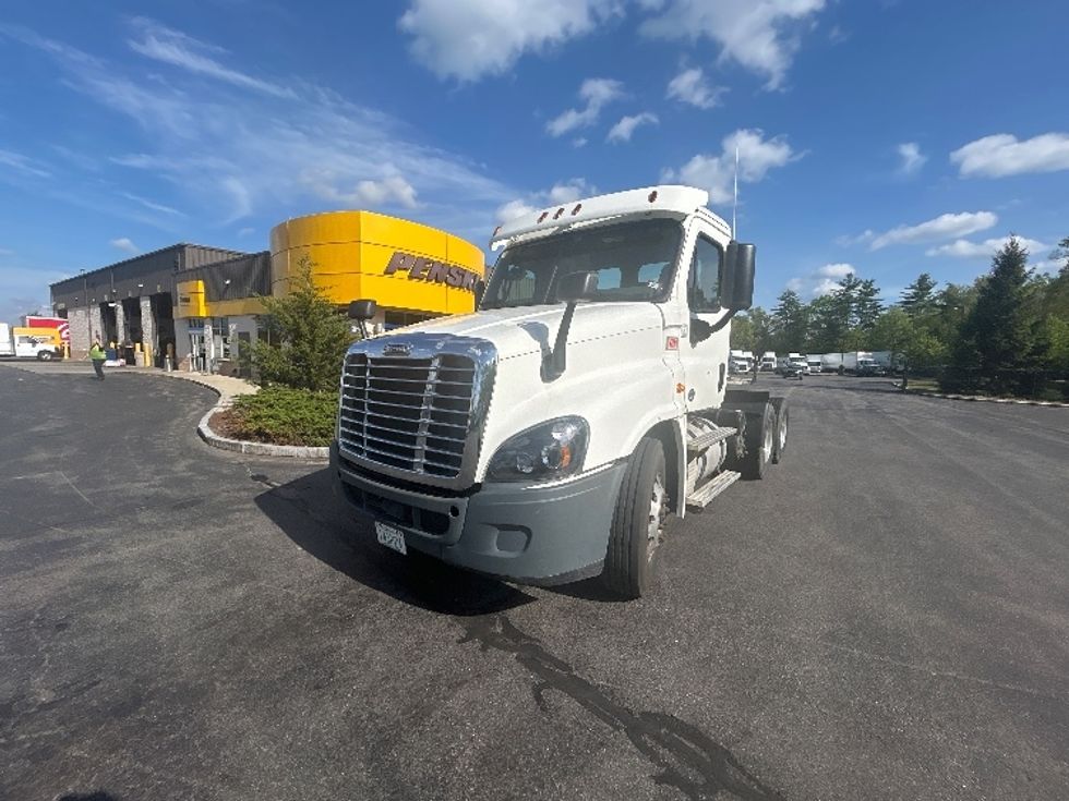 2018 Freightliner Cascadia 125" Sleeper Cab photo 3